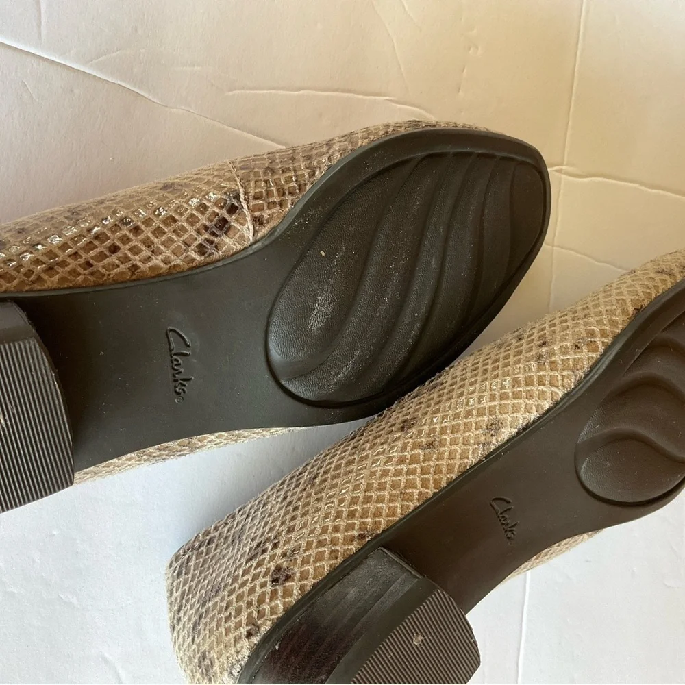 Clark’s Artisan Loafers Snakeskin Beige Brown 7M Flat Shoes